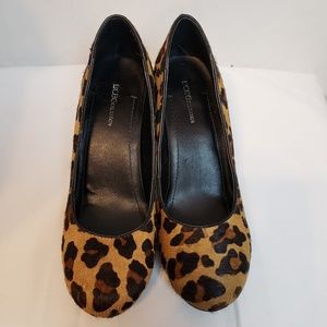 BCBGeneration Cheetah haircalf pumps in sz 7